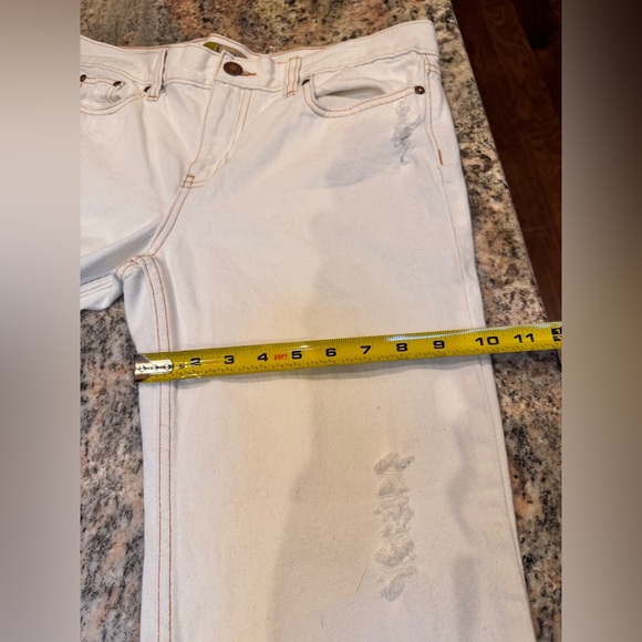 NWOT Old Navy low waist, boy-cut fit white distressed jeans. Size 8 - Picture 15 of 16